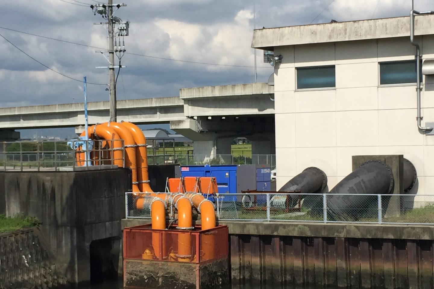 豪雨対策用 仮設大型排水ポンプ